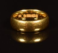 A 22ct gold wedding band / ring, in antique box, Birmingham 1916, 9.1g, size J