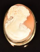 An 18k gold brooch set with a cameo depicting a young woman, 6.6g