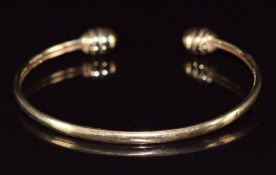 A 9ct gold bangle, 6.3g