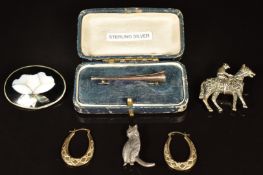 A 9ct gold brooch in the form of a hunting horn (1.6g), a pair of 9ct gold earrings (0.8g), a silver