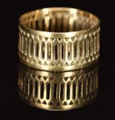 A 9ct gold wedding band / ring, 1.7g, size G