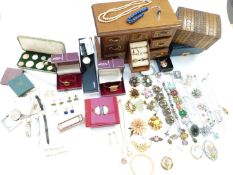 A collection of costume jewellery including diamanté necklace, vintage brooches, cufflinks, coins,