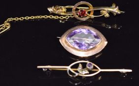 Edwardian 9ct gold brooch set with a marquise cut amethyst (4.3g) and two other 9ct gold Edwardian