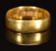 A 22ct gold band / ring, Birmingham 1938, 2.8g, size L