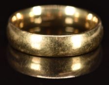 A 9ct gold wedding band / ring, 5.9g, size Q/R