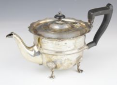 Edward VII hallmarked silver teapot raised on four lion paw feet, Sheffield 1903, maker Lee &