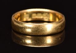 An 18ct gold wedding band / ring, Birmingham 1929, 4.6g, size N