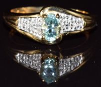 An 18ct gold ring set with paraiba tourmaline and diamonds, 4.0g, size M/N