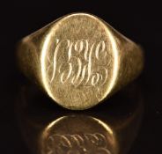 A 9ct gold signet ring, 3.1g, size G