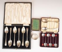 Cased set of George V hallmarked silver grapefruit spoons, Birmingham 1933, maker Barker Brothers
