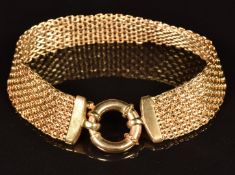 A 9ct gold bracelet made up of woven/ interlocking links, 15.4g