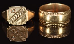 A 9ct gold signet ring set with a diamond and a 9ct gold wedding band/ ring, 12.8g, size R