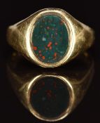 A 9ct gold signet ring set with bloodstone, 3.2g, size K