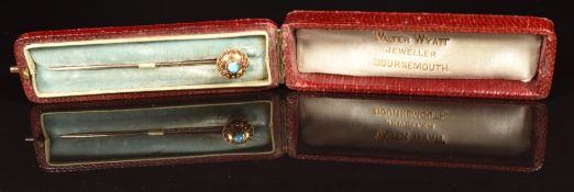 Victorian 9ct gold stick pin set with turquoise (1.6g), in antique box