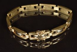 A 9ct gold bi-coloured bracelet, length 18.5cm, 17.0g
