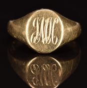 A 9ct gold signet ring, 4.6g, size Q