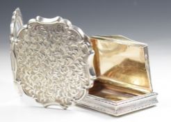 French 19thC silver snuff box with gilt interior, width 8cm, weight 71g and a compact with