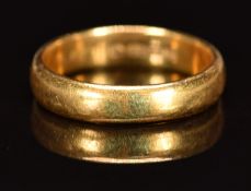 A 22ct gold wedding band/ ring, 4.3g, size K