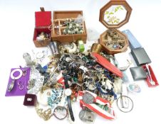 A collection of costume jewellery including silver rings, 9ct gold ring, silver plated penguin