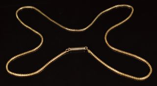 A c1915 9ct gold chain with barrel clasp, length 43cm, 3.9g