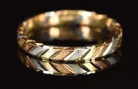 A 9ct gold tricolour wedding band / ring, 3.4g, size T