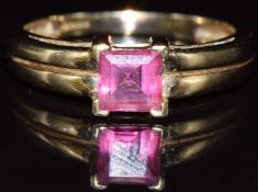 A 9ct gold ring set with a synthetic pink sapphire, 2.3g, size N