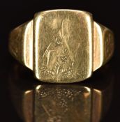 A 9ct gold signet ring with engraved bird decoration, 4.4g, size O