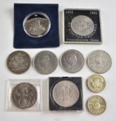 2009 Moon Landing £5 crown together with an 1890 Queen Victoria crown, modern crowns and single