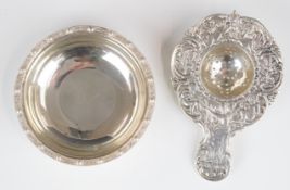 Berthold Muller Edward VII hallmarked silver tea strainer, import marks for Chester 1903, together