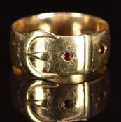 A 9ct gold buckle ring set with garnets, 4.8g, size S