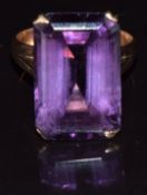 A 14k gold ring set with a synthetic purple sapphire, 9g, size O