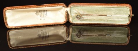 Art Deco 9ct gold stick pin set with four diamonds (1.4g), in antique box