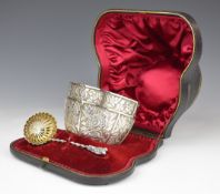 Cased Victorian George Unite hallmarked silver sugar bowl and sifter spoon, Birmingham 1893,