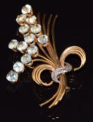 An 18k gold brooch in the form of a stylised bouquet of flowers set with aquamarines, 13.3g