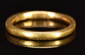 A 22ct gold wedding band / ring, 2.9g, size H