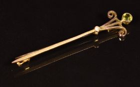 Edwardian 9ct gold brooch set with a peridot and seed pearl, 2.4g