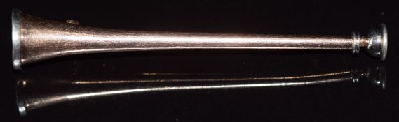 A 9ct rose gold brooch in the form of a hunting horn with platinum mounts, 3.8g, 5.3cm