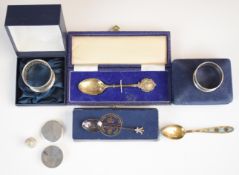 Two cased hallmarked silver napkin rings, two cased hallmarked silver spoons, Russian silver gilt