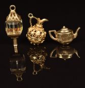 Three 9ct gold charms in the form of a jug, lamp and teapot, 10.9g