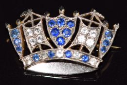 An Art Deco 18ct gold brooch in the form of a crown set with sapphires and white sapphires, 4.4g,