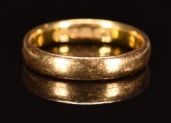 A 22ct gold wedding band / ring, 3.4g, size J