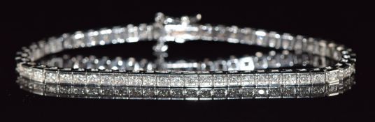 A 14k white gold tennis bracelet set with moissanite, 9g, 16cm long