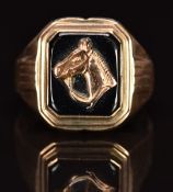 A 14k gold rose gold ring set with a horse plaque, 5.1g, size L