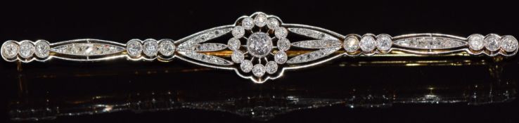 French Belle Epoque 18ct gold brooch set with diamonds, the largest approximately 0.2ct, in a
