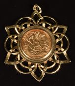 A1913 gold half sovereign in gold pendant mount, 9.0g