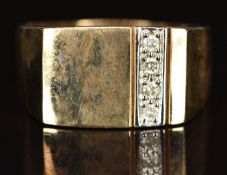 A 9ct gold ring set with diamonds, 9.1g, size U