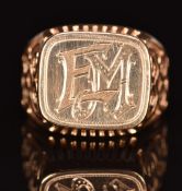 A 14k gold signet ring with pierced shoulders, 7.2g, size T