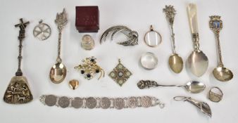 A 9ct gold pendant heart locket (1.2g), Wedgwood silver pendant, white metal spoons, silver thimble,