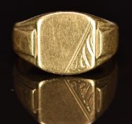 An 18ct gold signet ring, 8.8g, size Q