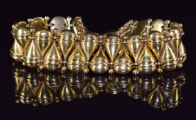A late Victorian 18ct gold bracelet made up of balloon shaped links, length 18cm, 32.2g